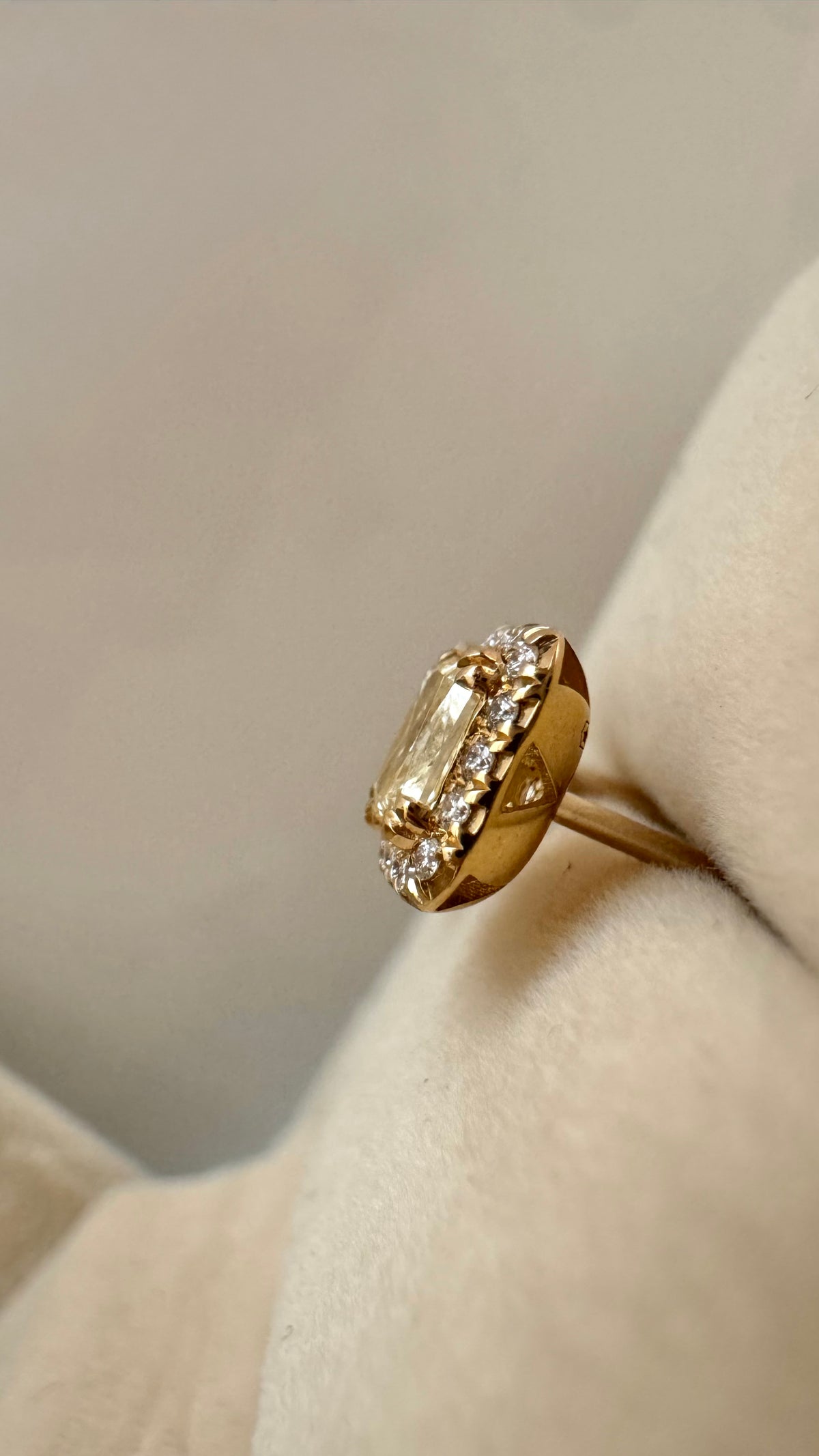 Orecchino yellow diamond