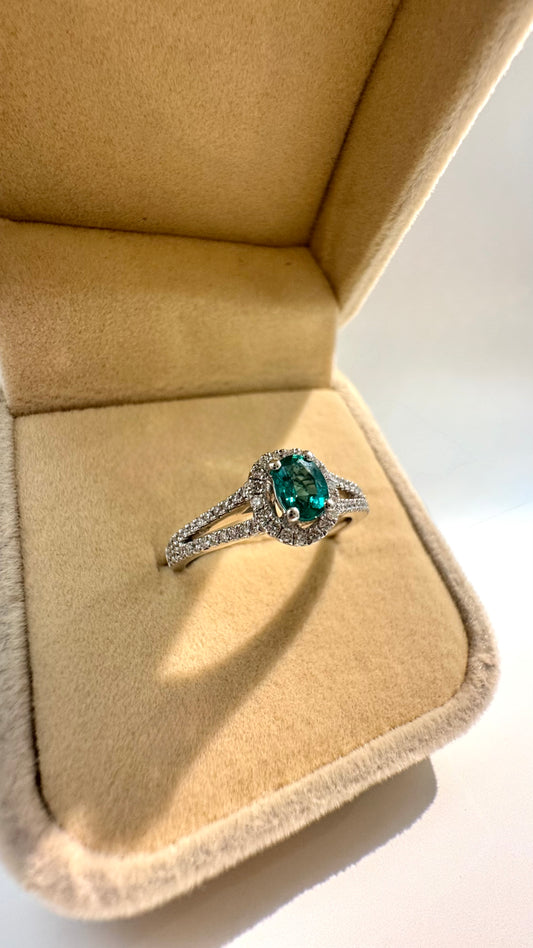 Timeless emerald ring