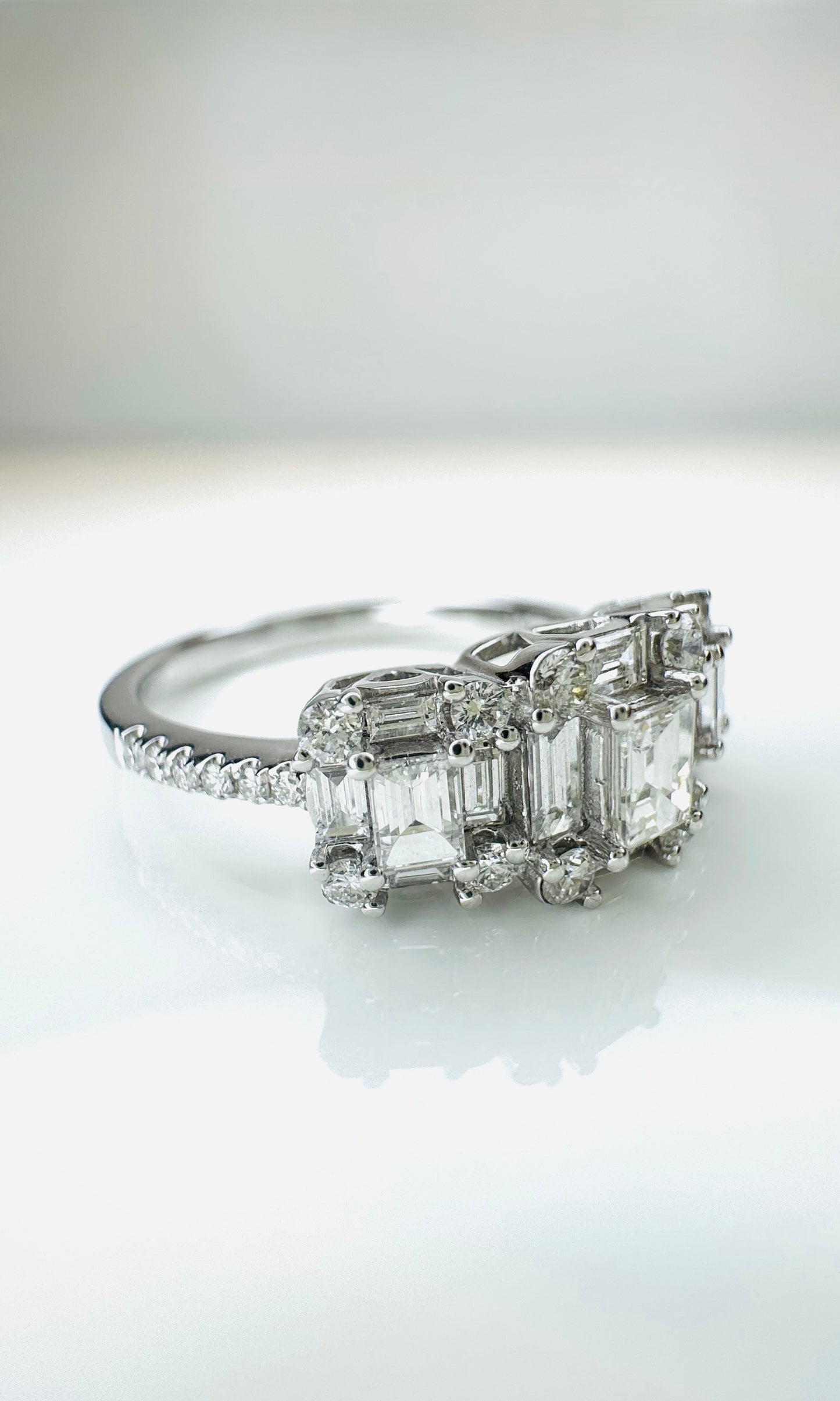 Anello Trilogy di Baguette