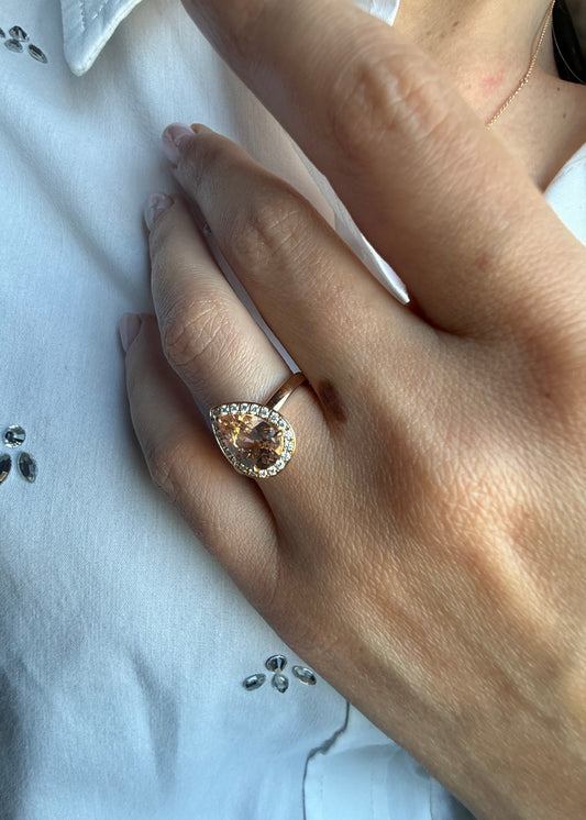 Anello Morganite Goccia